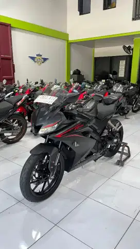 (SPM) Yamaha R15 v3 tahun 2017 Terawat Orisinil