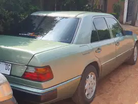 Mercedes-Benz E300 1990 Bensin