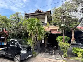 Rumah 2 Lt Asri, Nyaman Teras Luas, Desain Klasik Modern - Semolowaru