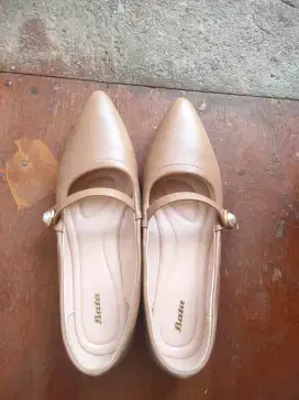 Plat shoes bata