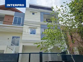 Rumah Baru Dijual Puri Indah Kembangan 3 Lantai 3 Kamar LT 160m2