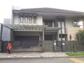 Jual Rumah Mainroad Singgasana Pradana Bandung . Kompleks Elite