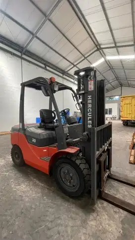 Forklift 3 ton siap tempur