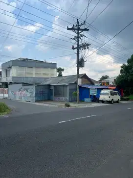 Rumah dan tempat usaha strategis di jalan palagan km 9,5