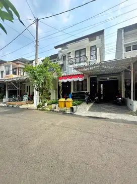 RUMAH FULL FURNISHED SIAP HUNI DI DALAM TOWNHOUSE JAGAKARSA JAKSEL