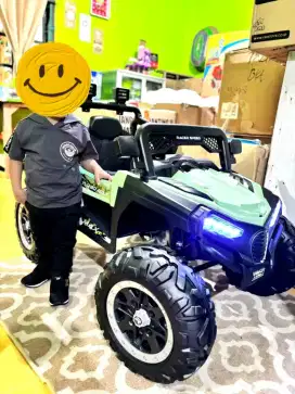 Mobil Aki Jeep Racer Road sudah Ban karet Big foot bergaransi mesin