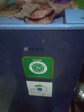 Di jual cepat kulkas 1 pintu efek rumah tangga lagi berantakan.