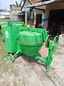 Jual Mesin Molen Beton Mquip 350liter Mulus Siap Pakai