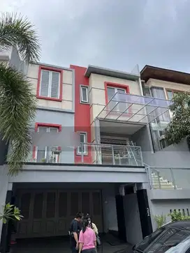 RUMAH LAYAR PERMAI 8x15 BANGUN SENDIRI,LANTAI MARMER,3 LANTAI,SEMI Frs