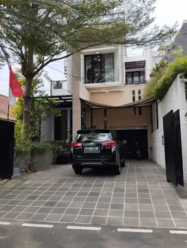 FOR RENT RUMAH MODERN MINIMALIS 2LT SIAP HUNI MENTENG JAKARTA PUSAT