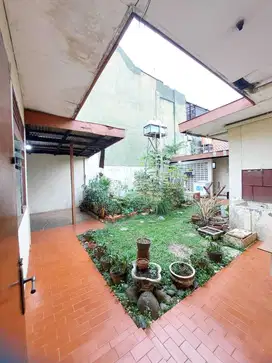 Rumah tua hitung tanah di komplek AL Duren Sawit