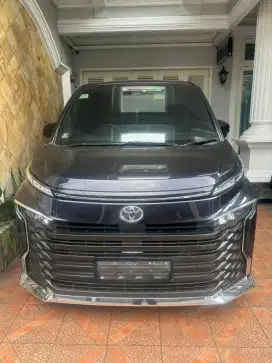 Toyota Voxy 2.0 CVT tahun 2022