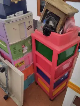 2 Lemari Bekas Rasa baru dan mulus