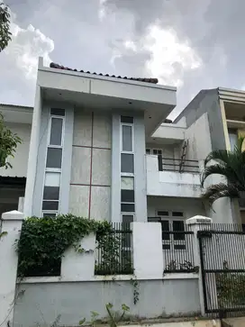 Di jual rumah daerah taman  villa meruya kembangan jakarta barat