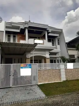 Dijual rumah di Araya Golf Malang siap Huni