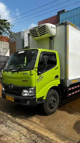 hino dutro 136 HDL