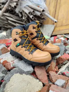 Sepatu Safety Boots Besi Kulit