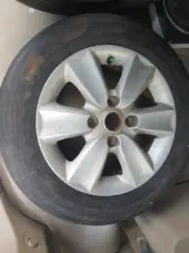 Ban bekas Nissan Livina r15