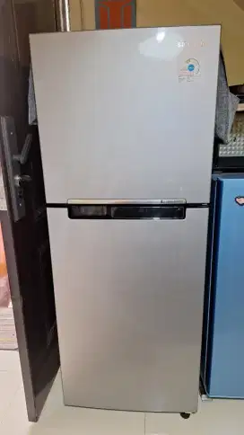 Kulkas Samsung 2 Pintu 216 Liter