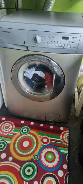 Mesin Cuci Electrolux 8 kg bagus