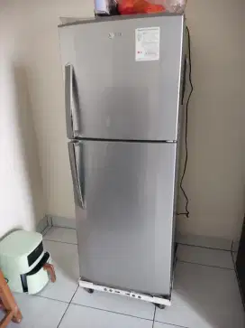 Kulkas LG 2 pintu masih bagus