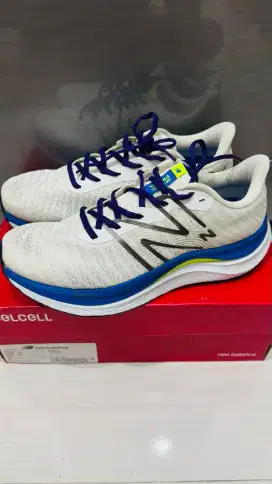Running Shoes Sepatu Lari