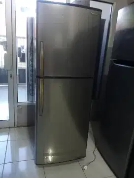 Kulkas 2 pintu Panasonic