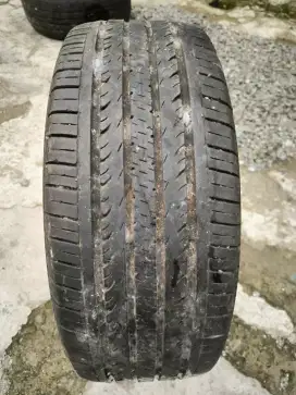 Ban Mobil Bekas (2 buah)