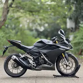HONDA NEW CBR150R HITAM 2023 KM 15K PAJAK PANJANG MULUS