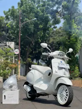 Vespa sprint justin bieber km 150 perak ( jb limited gts gtv gts 300 )