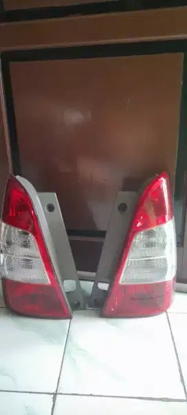 Lampu belakang innova barong bekas