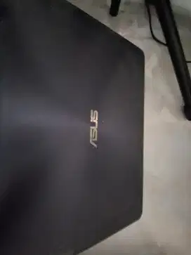 Laptop asus A442U