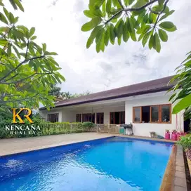 Rumah Cantik Halaman Luas Private Pool Kemang