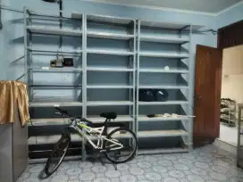 Rak toko dan restoran