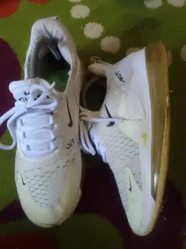 Sepatu olahraga size 40