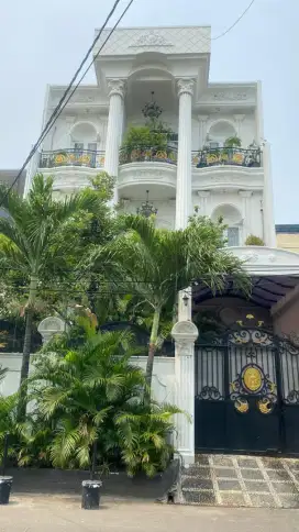 Rumah putih di kelapa gading jakarta utara