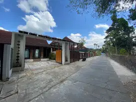 RUMAH CANTIK FULL FURNISHED DI PRAMBANAN, ADA MINI KOLAM RENANG