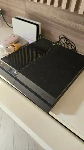 Dijual PS4 fat 500GB + 2 stik