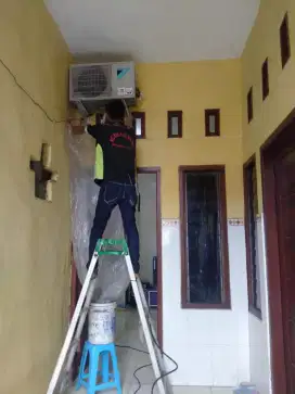 Panggilan menerima jasa perawatan AC ke rumah