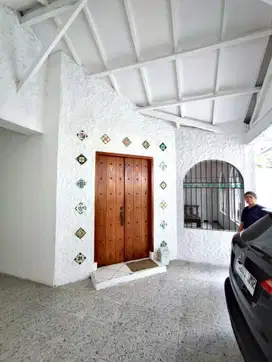 Rumah dijual di lokasi strategis dekat stasiun MRT Lebak Bulus