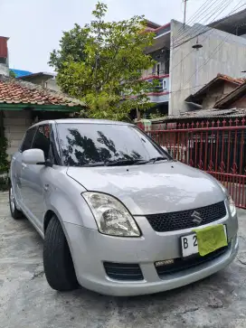 Dijual Suzuki Swift ST Automatic Silver 2008