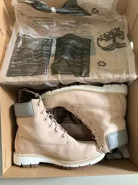 Timberland Women's LUCIA WAY 6 Inch Waterproof Boot Size 7 US