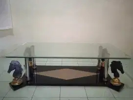 Meja Kaca Ruang Tamu Hias Kepala Kuda