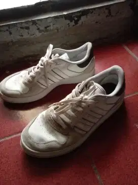 Lelang sepatu ber merk 3 pasang