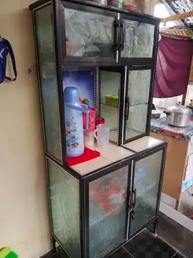 Lemari rak piring keramik