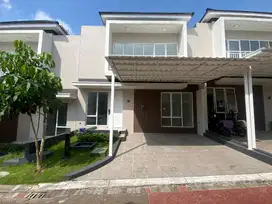 RUMAH DI PARAMOUNT VILLAGE