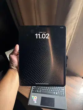 ipad pro 12.9 gen 5 M1 256gb wifi only + keyboard