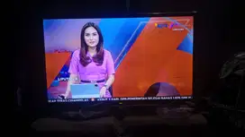 Jual baru pakai 8 BLN..ful set siap pakai ..tidak smart. Tv sHARP 32
