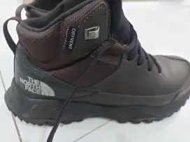 Preloved - Sepatu gunung The North Face