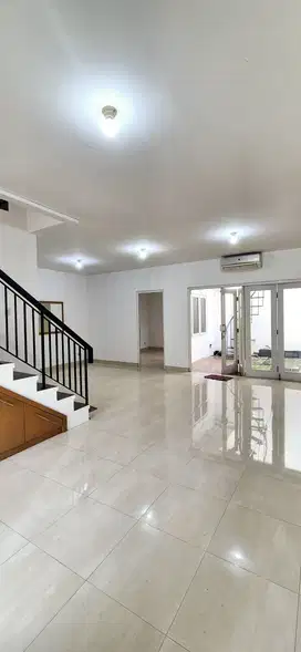 Sewa Murah Rumah Rapih Siap Huni Strategis Raffles Hills
